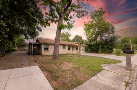 Photo of 1303 Haynes ST, San Marcos, TX 78666 (MLS # 6352827)