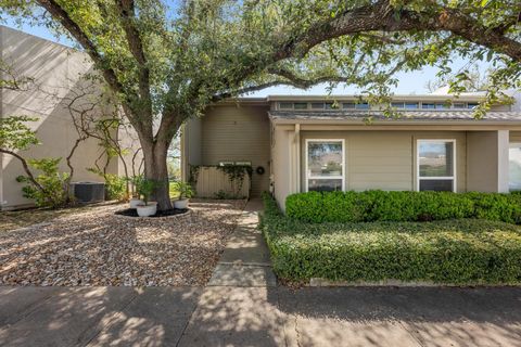Photo of 100 Lido CIR #B2, Lakeway, TX 78734 (MLS # 6730600)