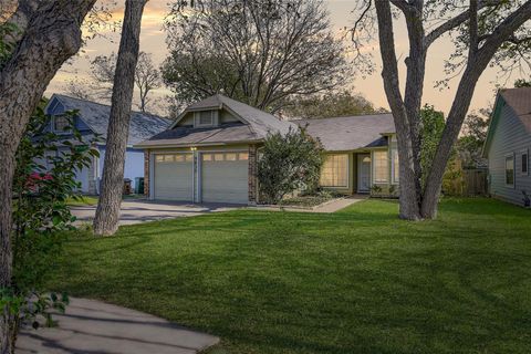 Photo of 9839 Briar Ridge DR, Austin, TX 78748 (MLS # 8496286)