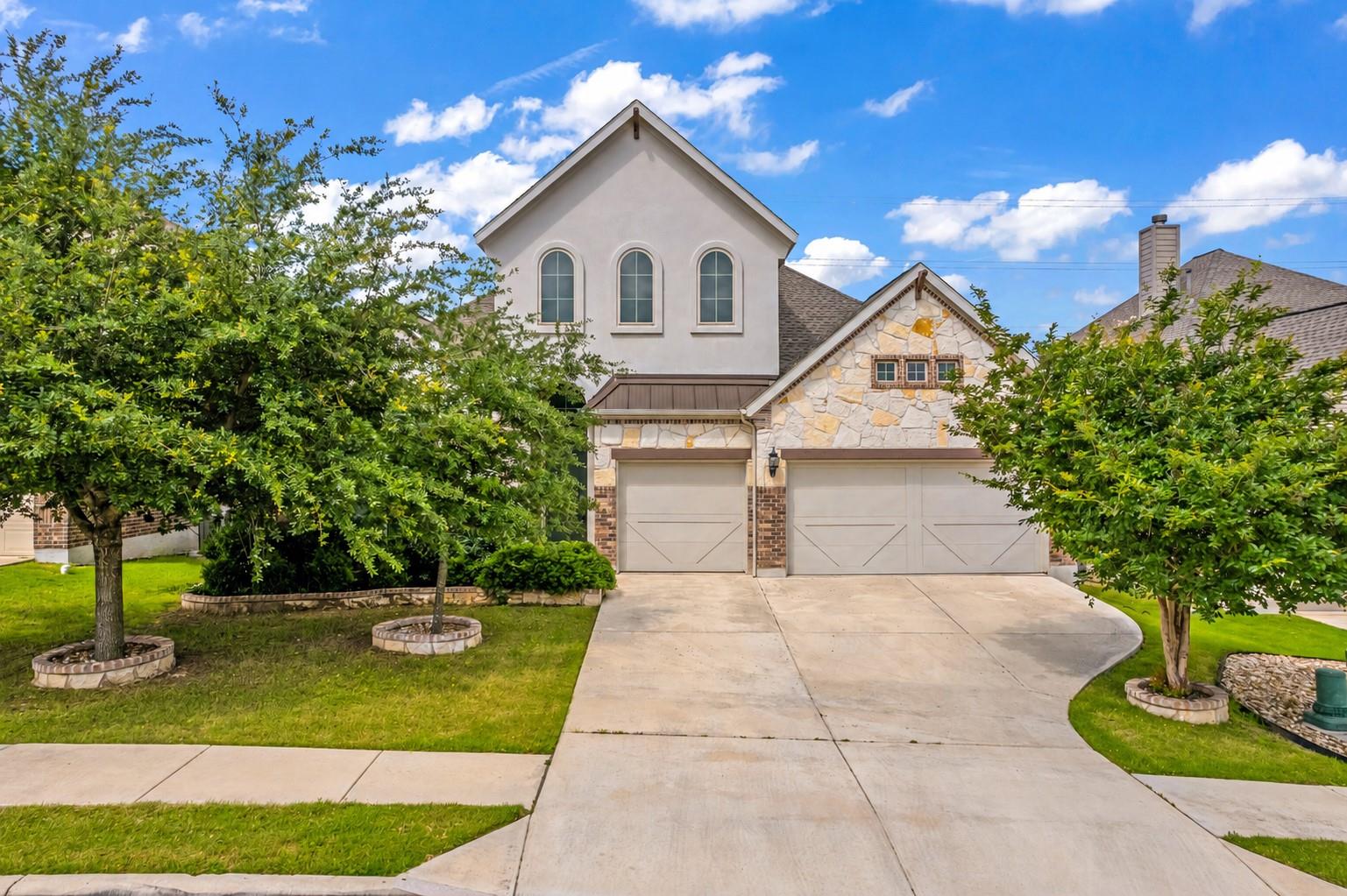 841 Richardson LN