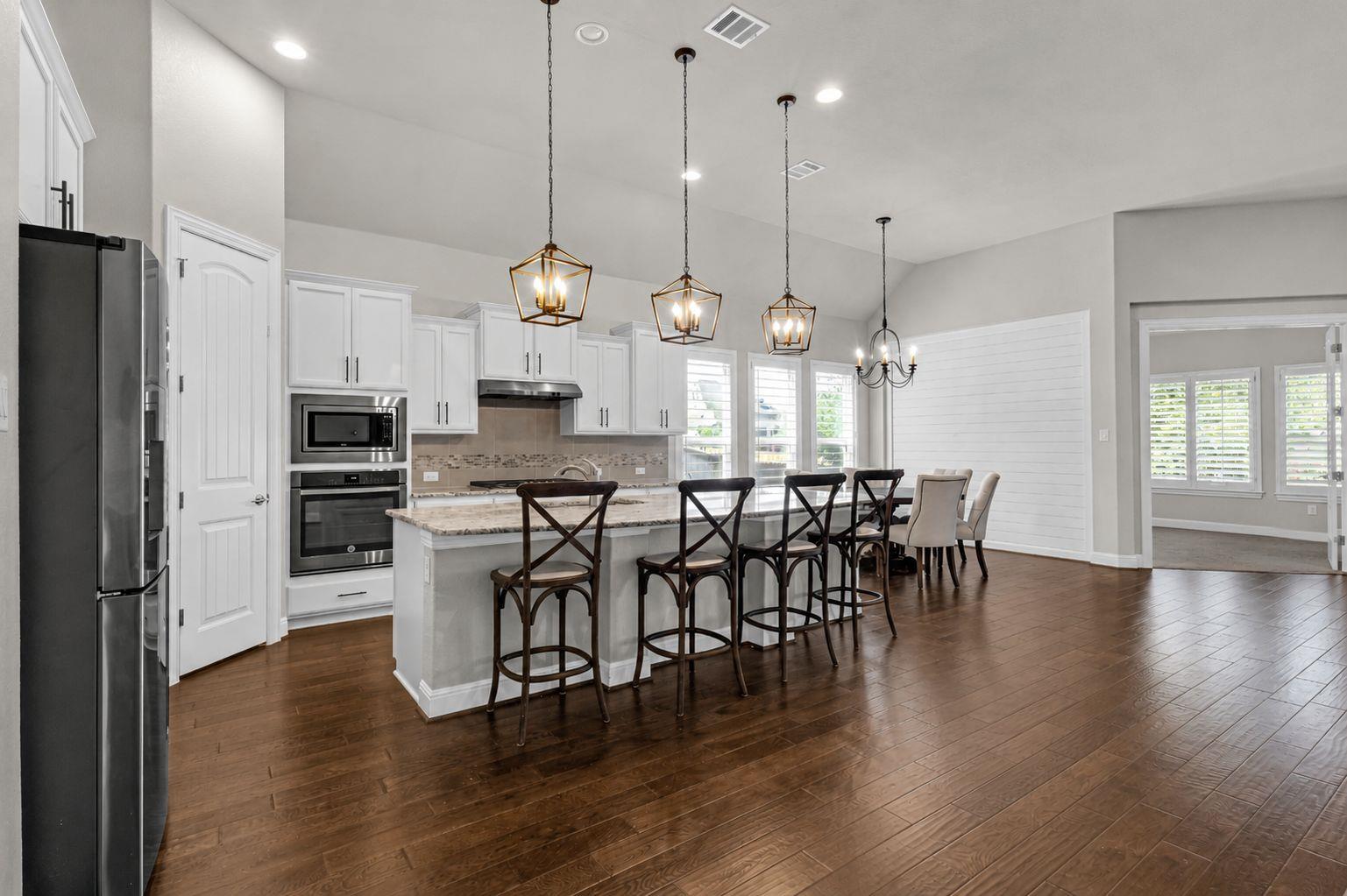 841 Richardson LN