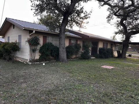 605 W Ash Dr DR Johnson City TX 78636