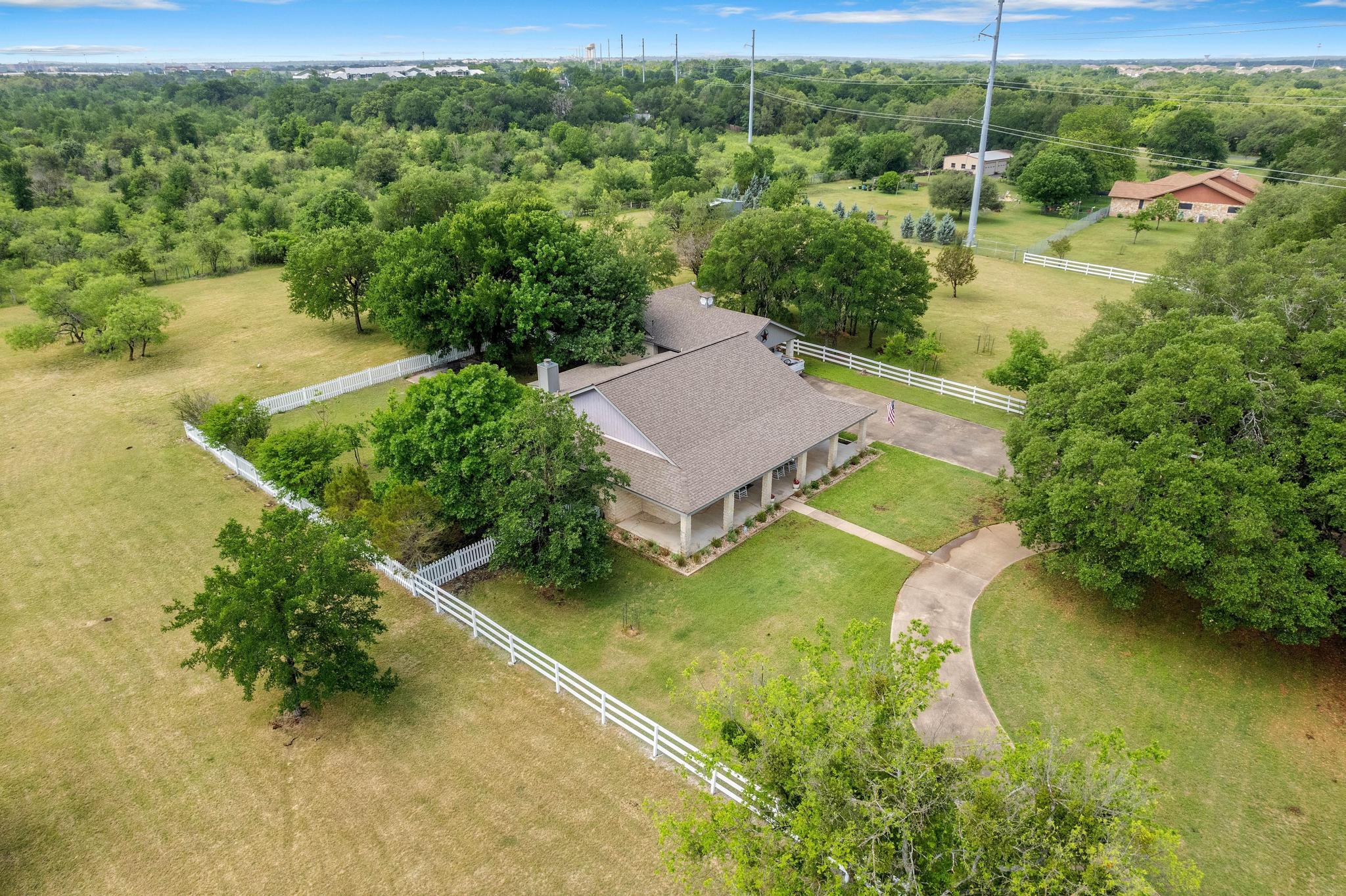 808 Golden Oaks RD