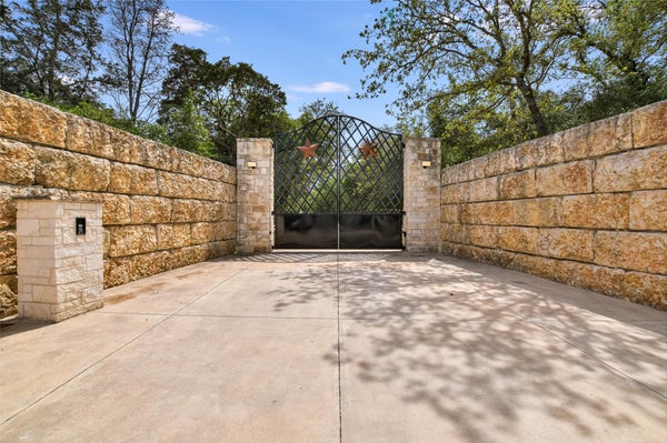 2187 HIGHWAY 290 E, MCDADE, TX 78650 - Image 9ce13bd4f20b4e96ea3307a211c0af8f/830924604