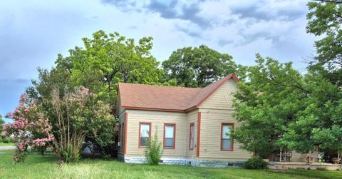 Photo of 204 W Salty ST, Thorndale, TX 76577 (MLS # 4785701)