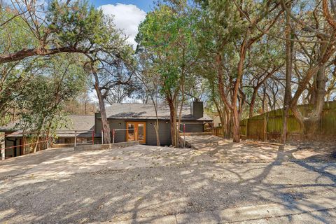 Photo of 903-905 Hillyer ST, San Marcos, TX 78666 (MLS # 9461382)