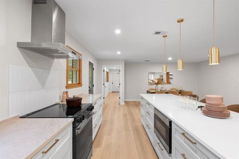 Tiny photo for 2710 Greenlawn PKWY, Austin, TX 78757 (MLS # 5680395)