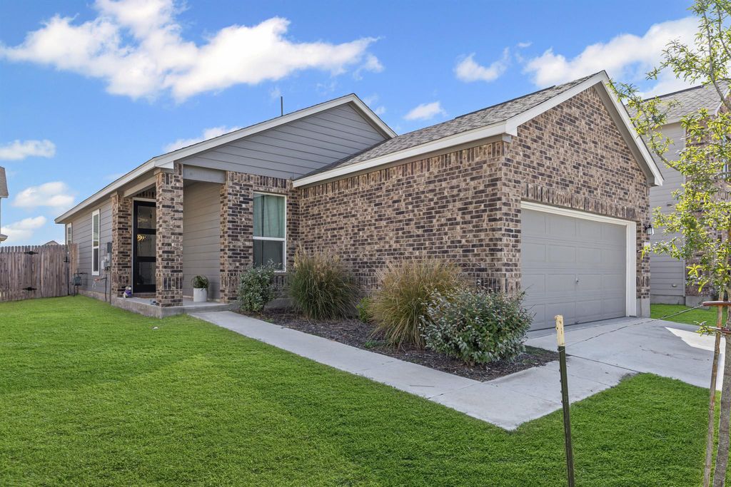 Photo of 222 Summit DR, Lockhart, TX 78644 (MLS # 4397522)