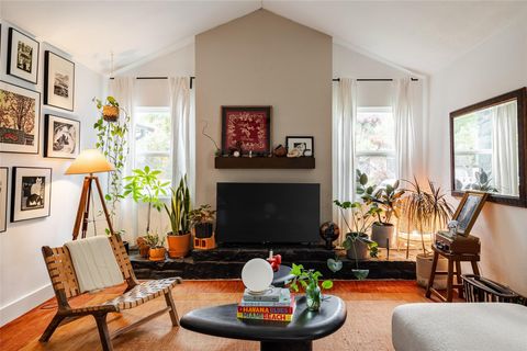 Photo of 904 Acorn Oaks DR, Austin, TX 78745 (MLS # 8508979)