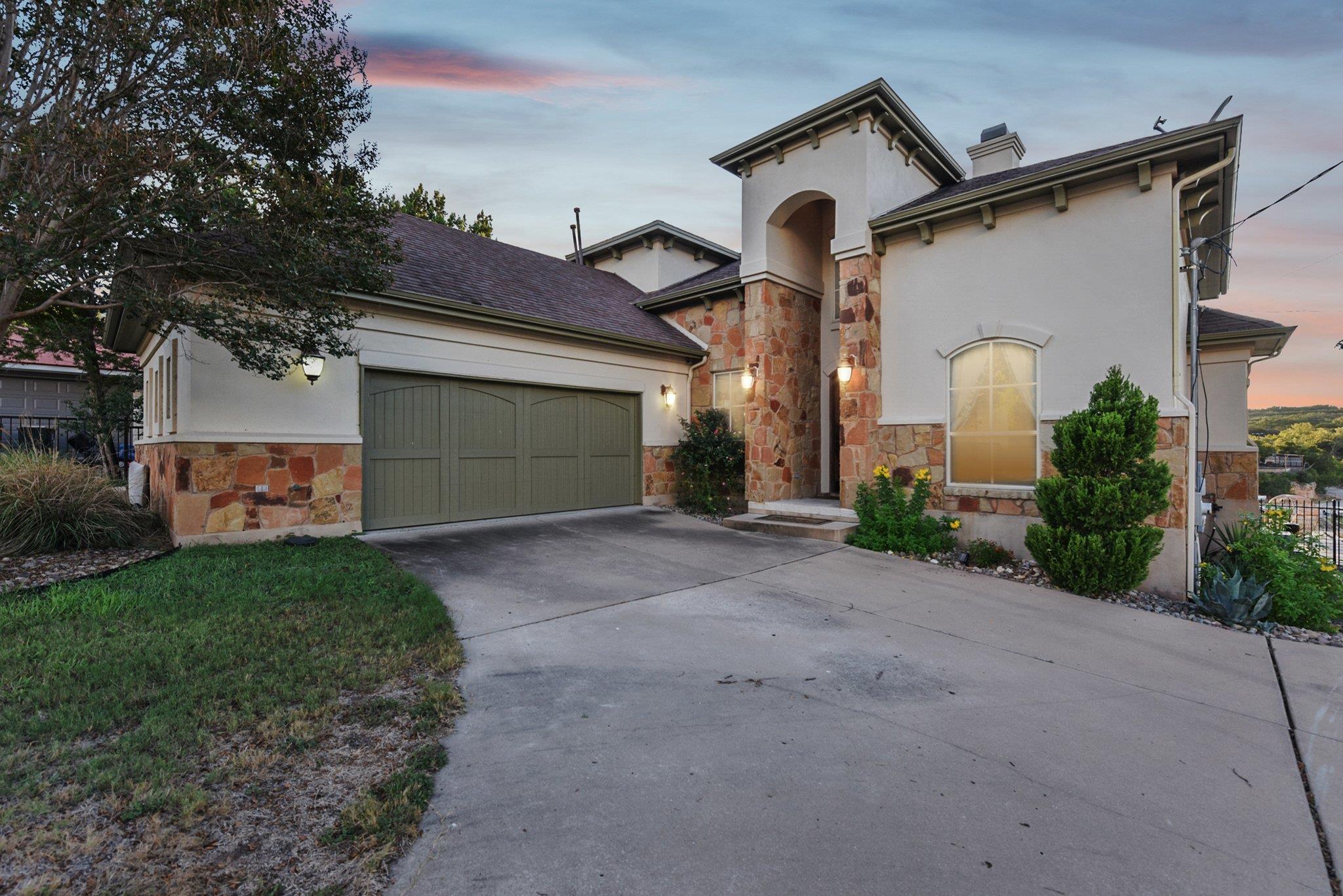 22000 Briarcliff DR