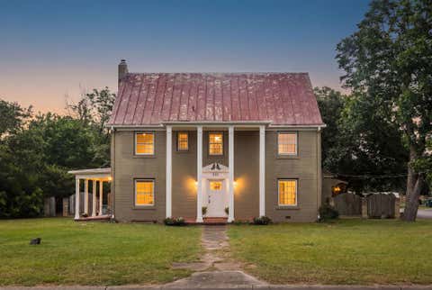 Photo of 948 Maple ST, Lockhart, TX 78644 (MLS # 8846937)