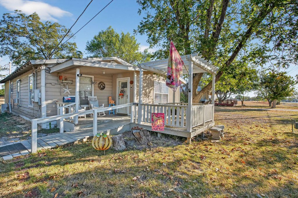 Photo of 1309 Blackjack ST, Lockhart, TX 78644 (MLS # 1446880)