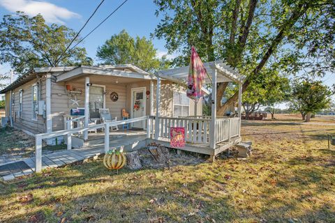 1309 Blackjack ST Lockhart TX 78644