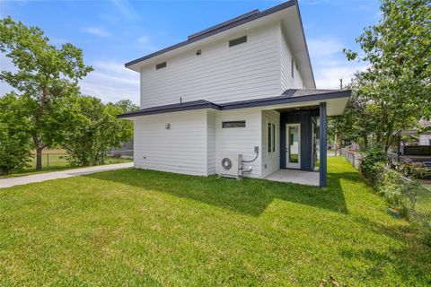 Tiny photo for 1000 Vargas RD #A, Austin, TX 78741 (MLS # 9606023)