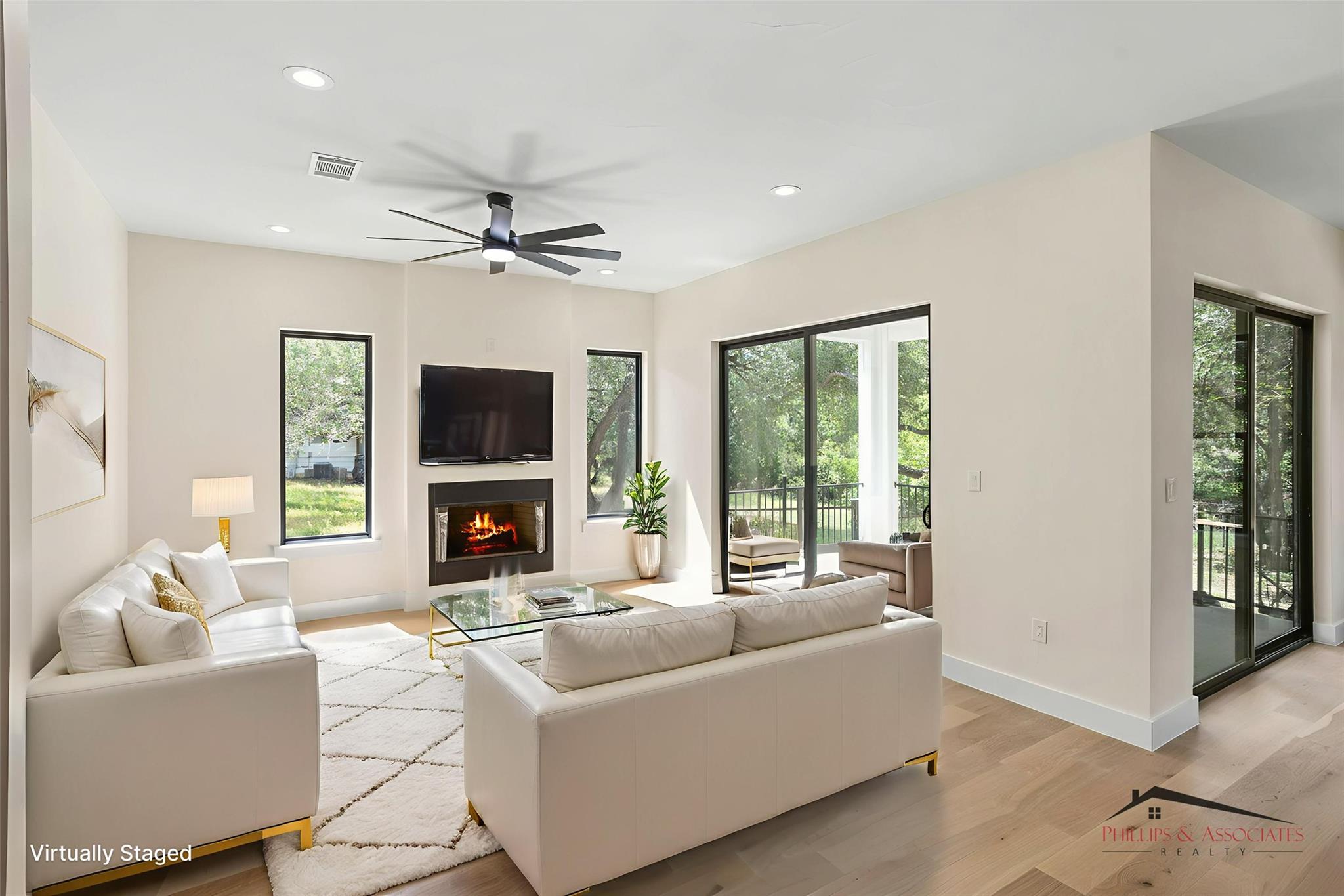 17207 Oak Cliff CIR