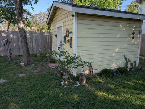 Tiny photo for 307 Swanee DR, Austin, TX 78752 (MLS # 2196873)