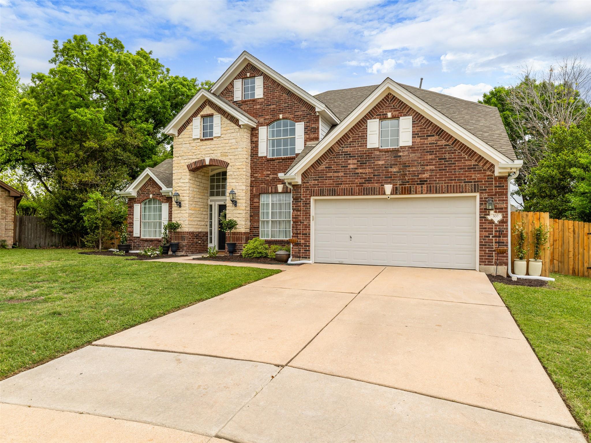 300 N Carriage Hills DR