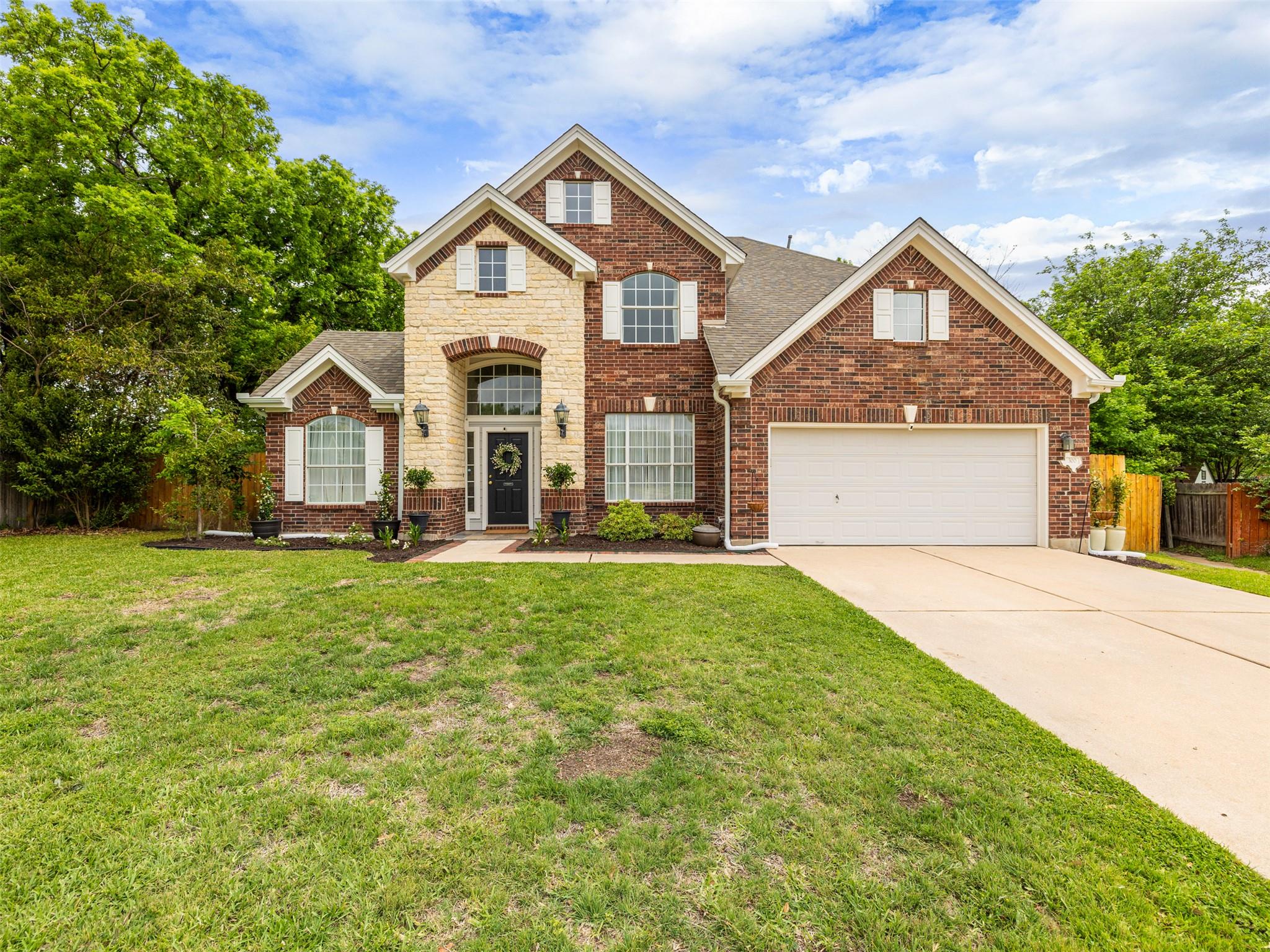 300 N Carriage Hills DR