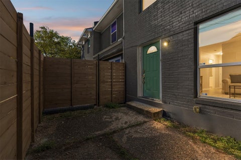 Photo of 6211 Manor RD #122, Austin, TX 78723 (MLS # 1527548)