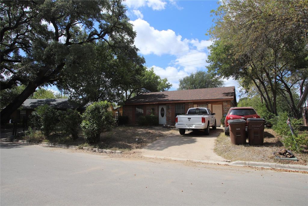 Photo of 905 Luann LN, Lockhart, TX 78644 (MLS # 8630346)