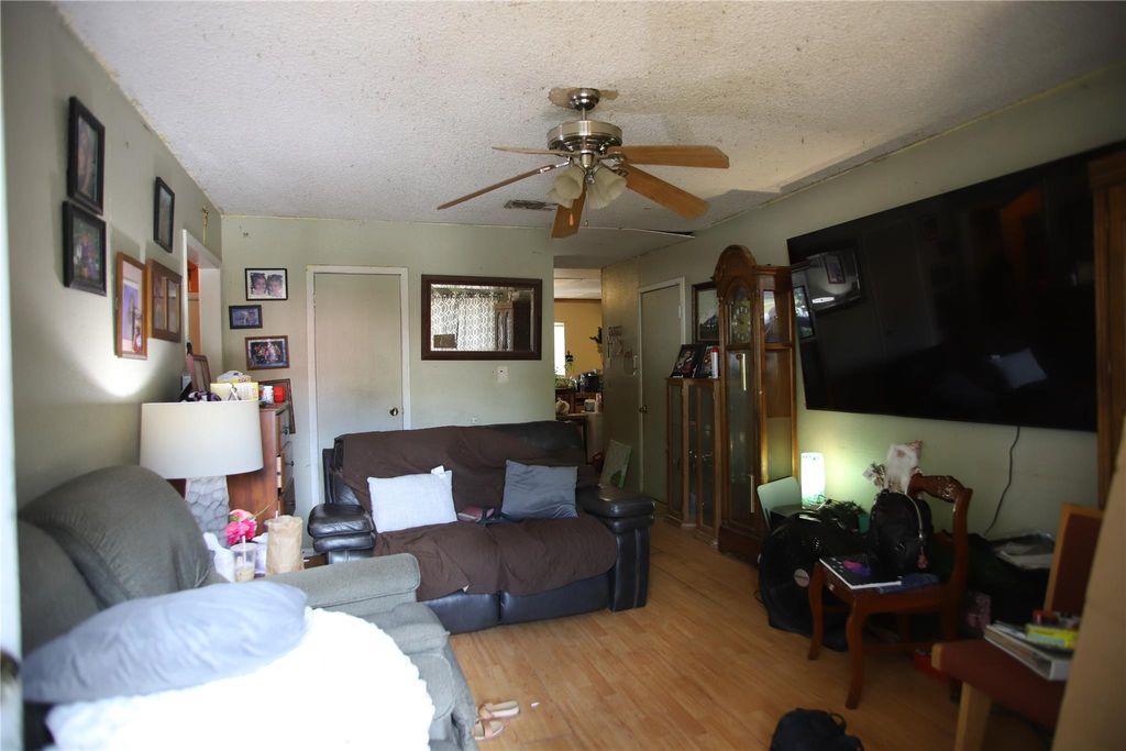 Photo of 905 Luann LN, Lockhart, TX 78644 (MLS # 8630346)