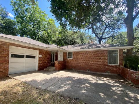 Photo of 914 Keith LN, Austin, TX 78705 (MLS # 5796748)