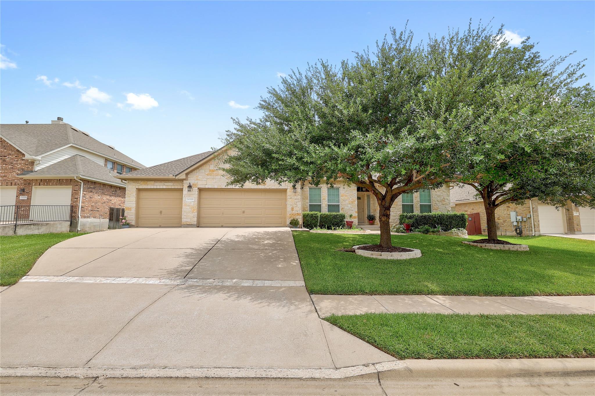 3333 Goldenoak CIR