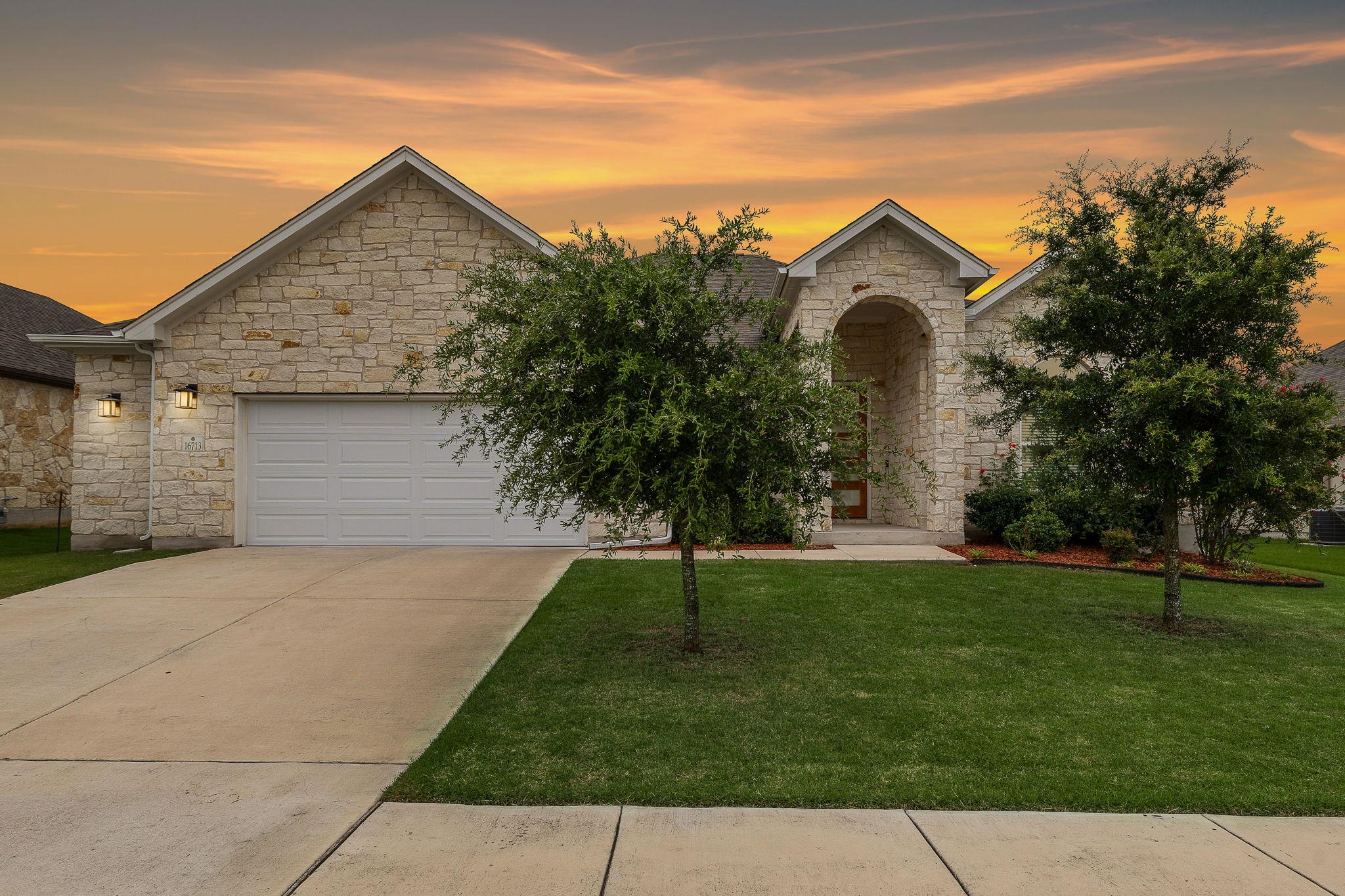 16713 Elsinore LN