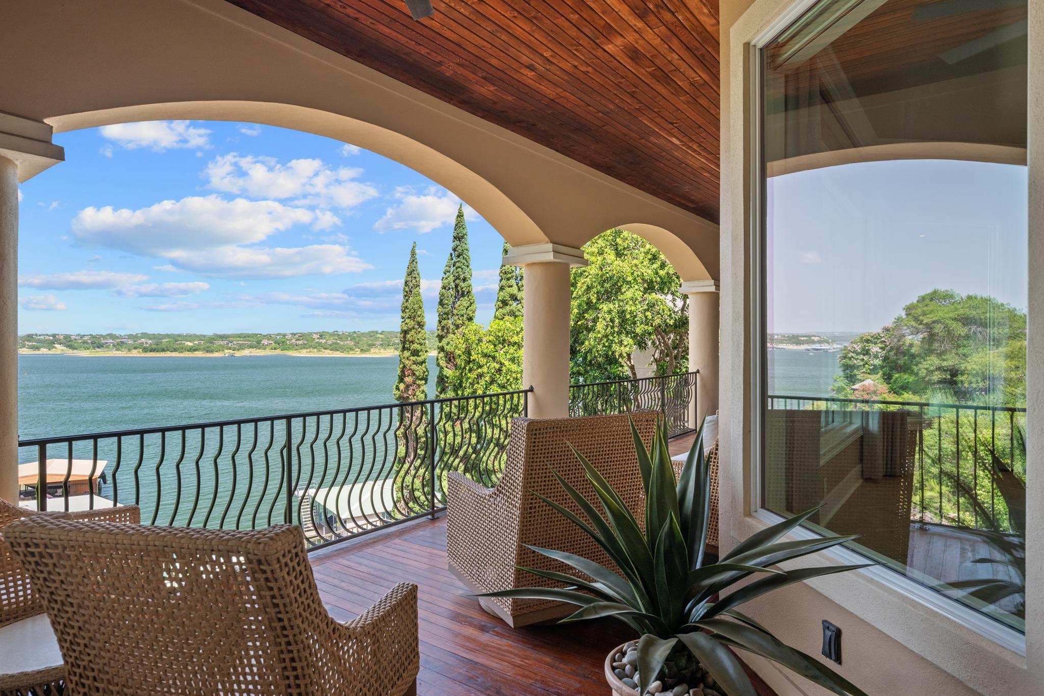 107 Edgewater CV