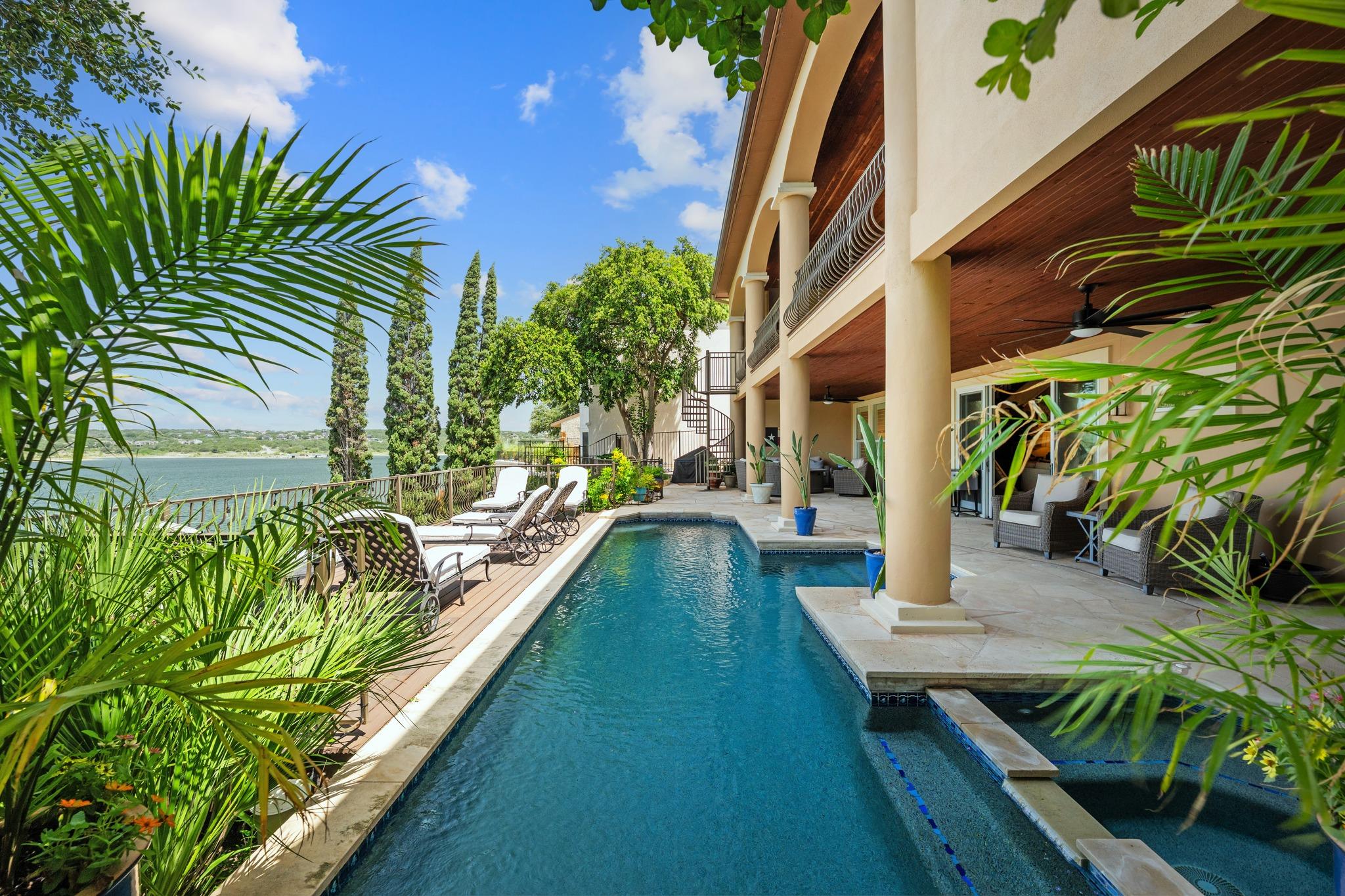 107 Edgewater CV