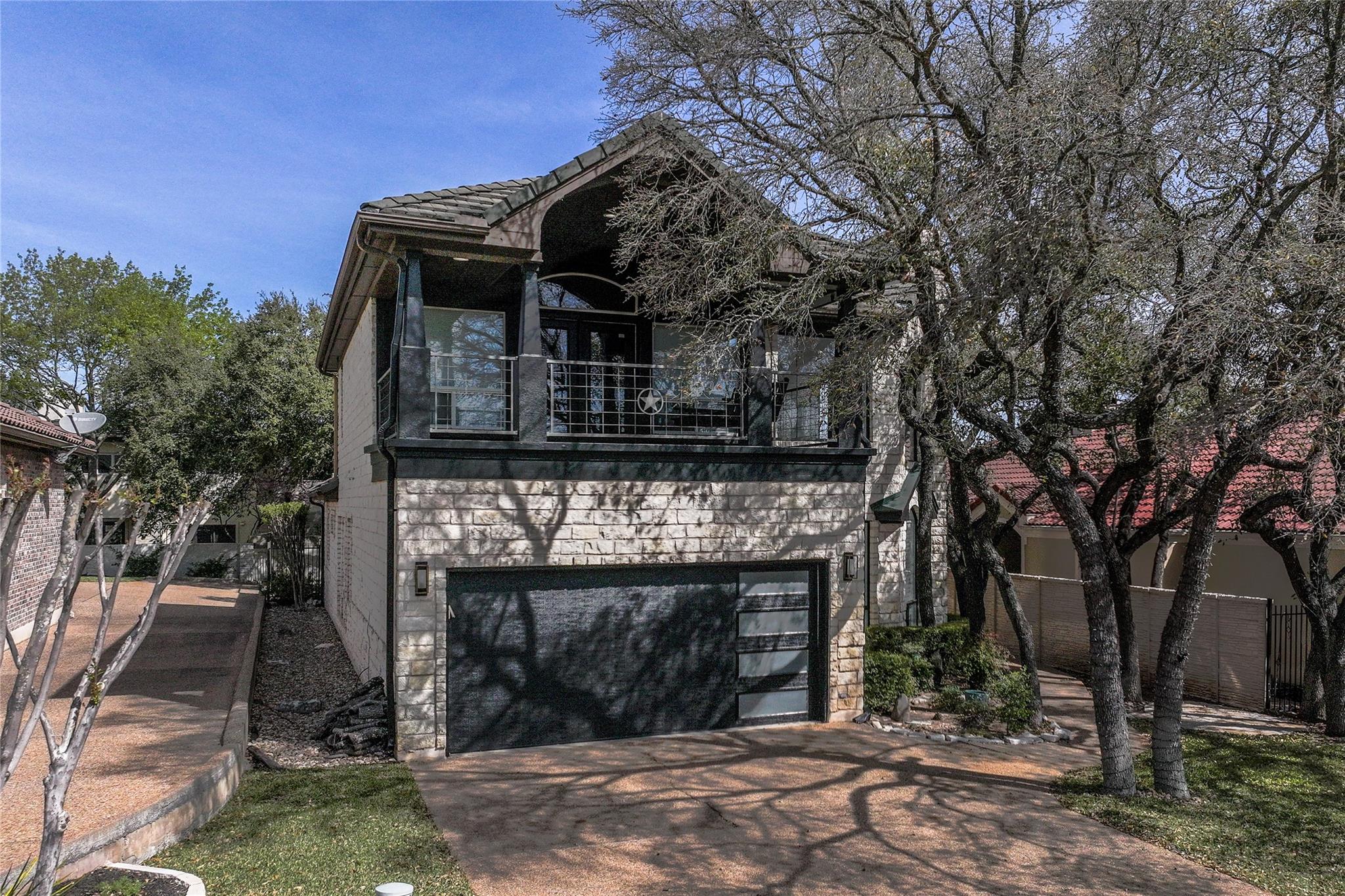 11 Treehaven LN