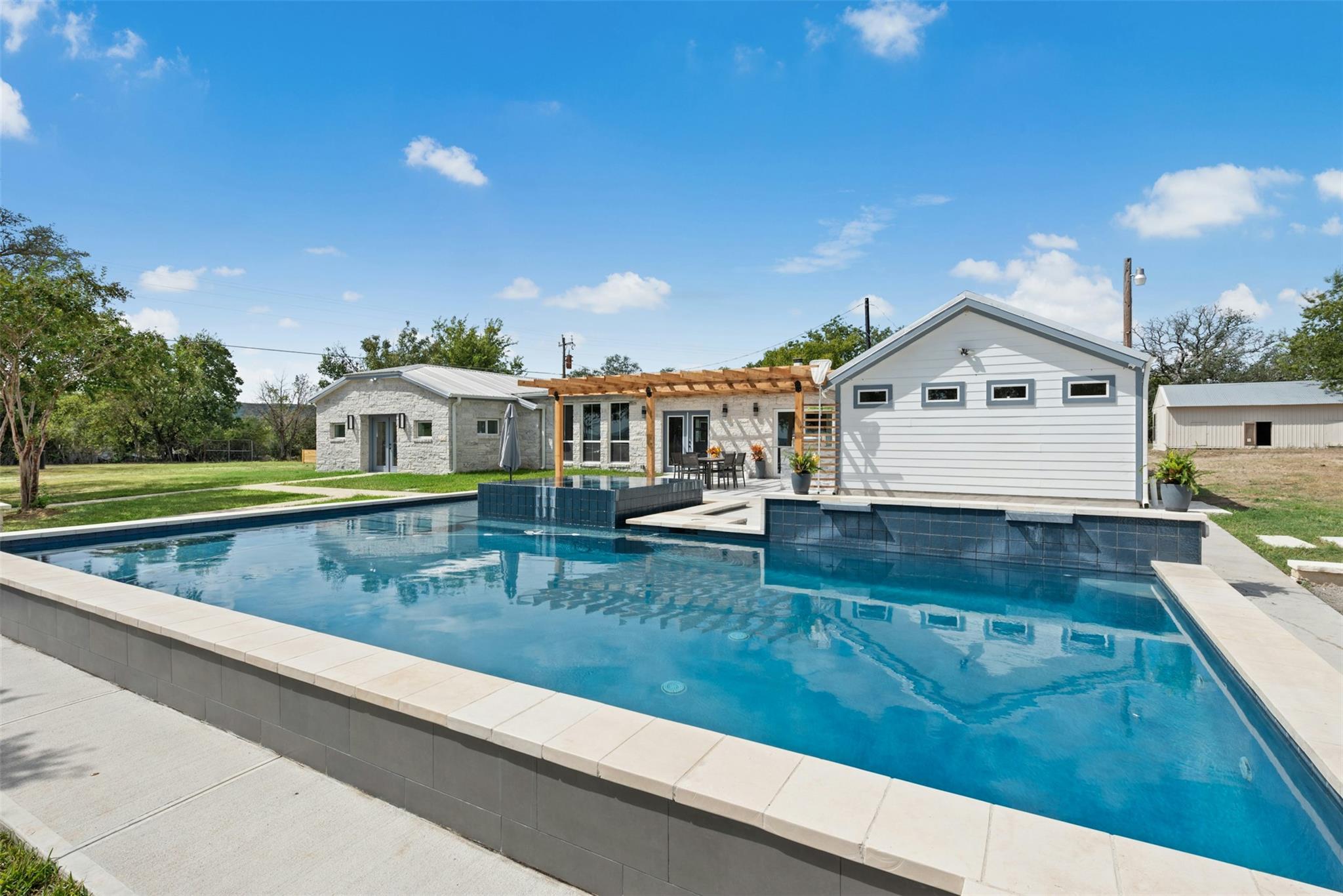 14300 Summit View DR