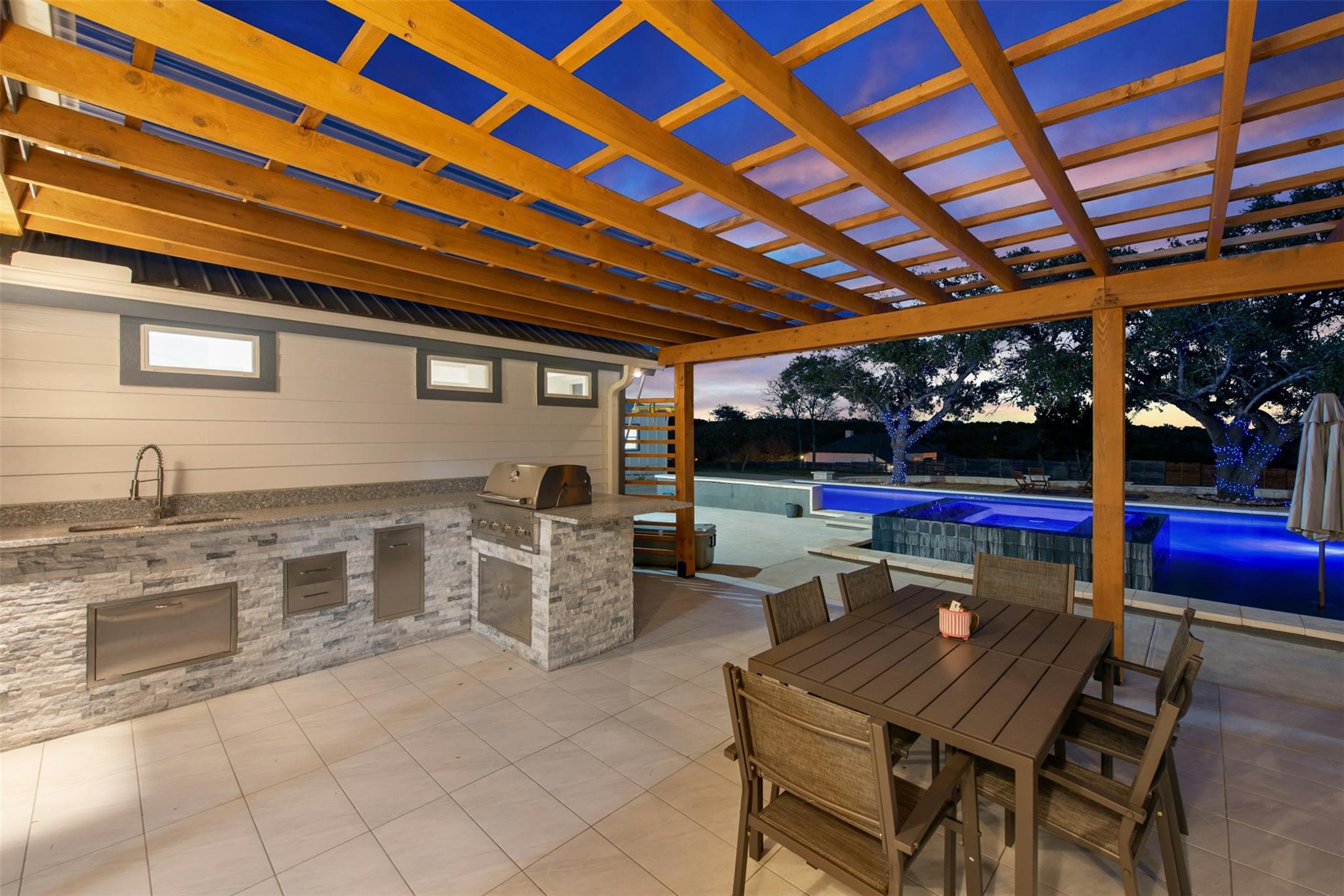 14300 Summit View DR