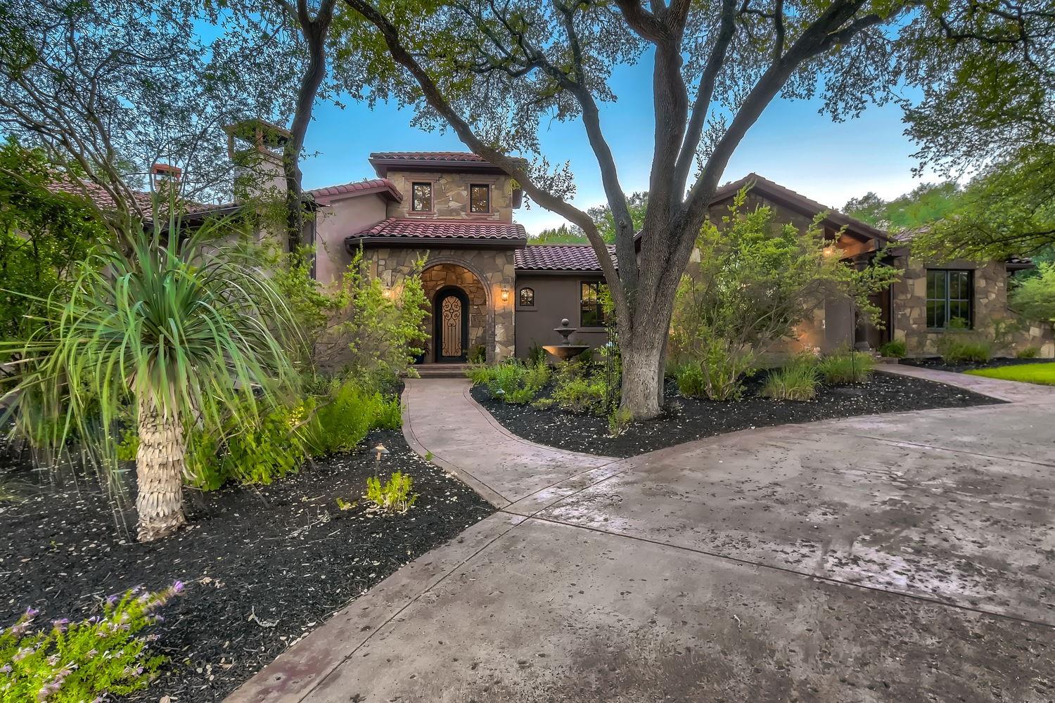 4916 Paraiso PKWY