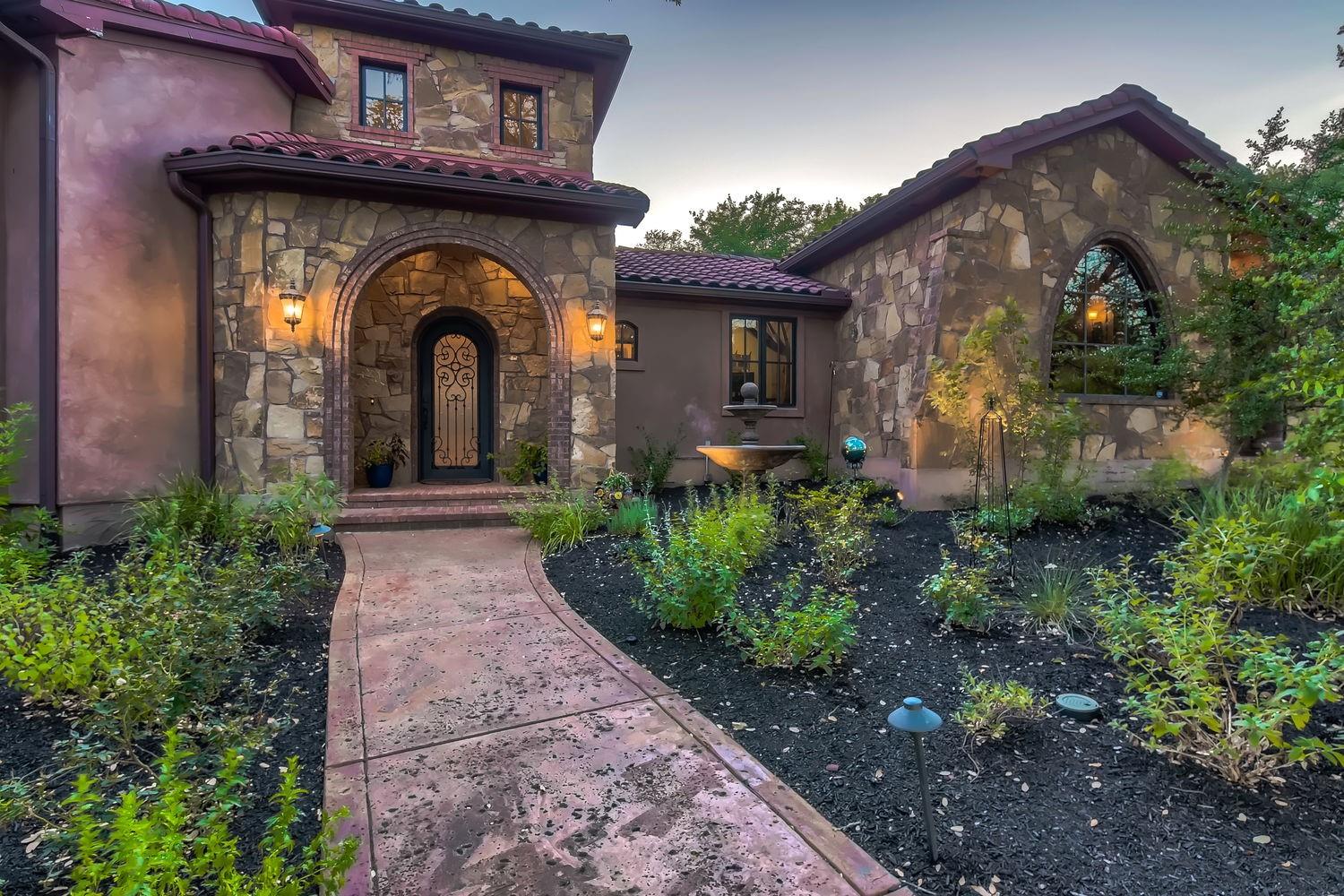 4916 Paraiso PKWY