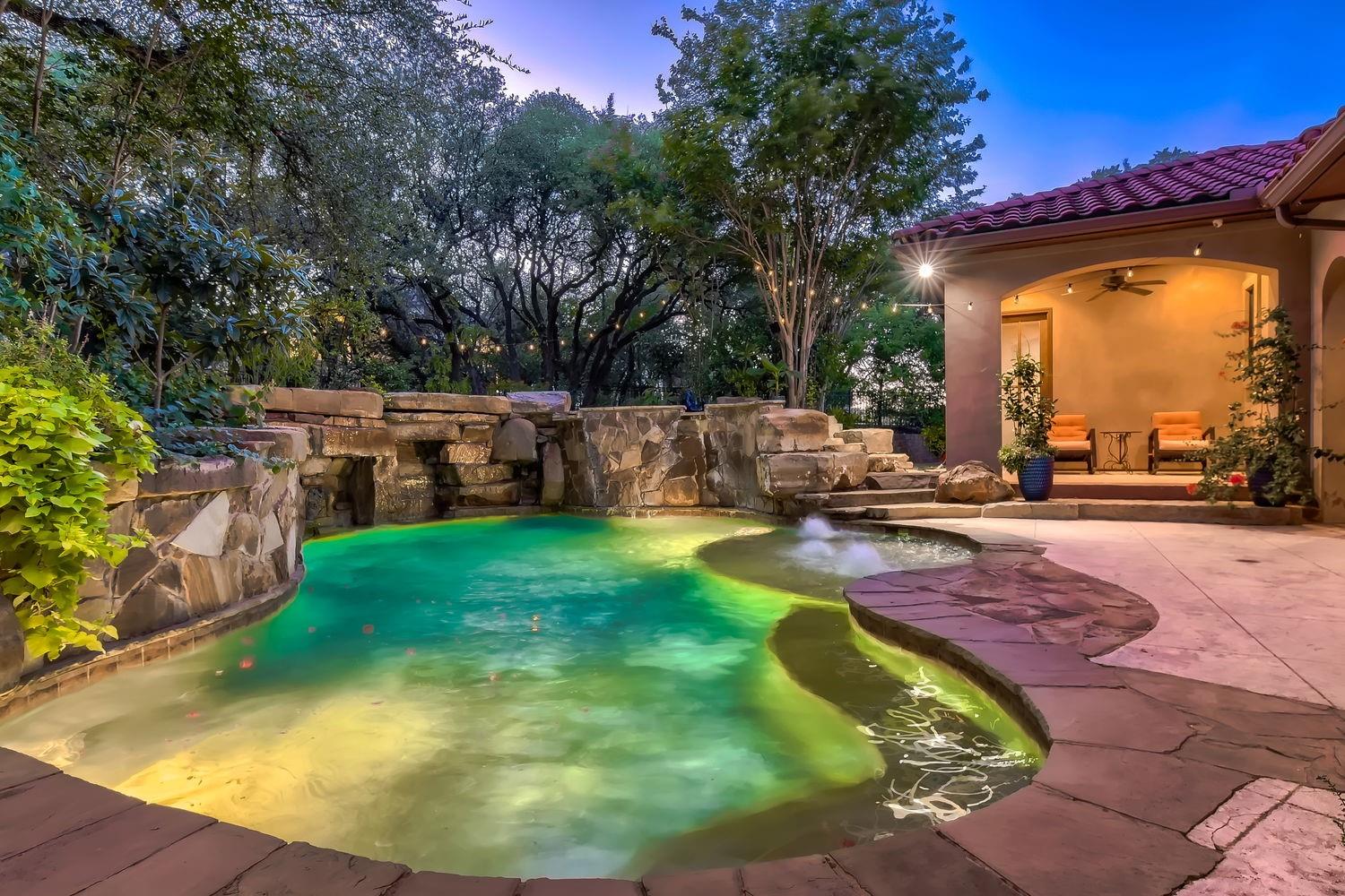 4916 Paraiso PKWY