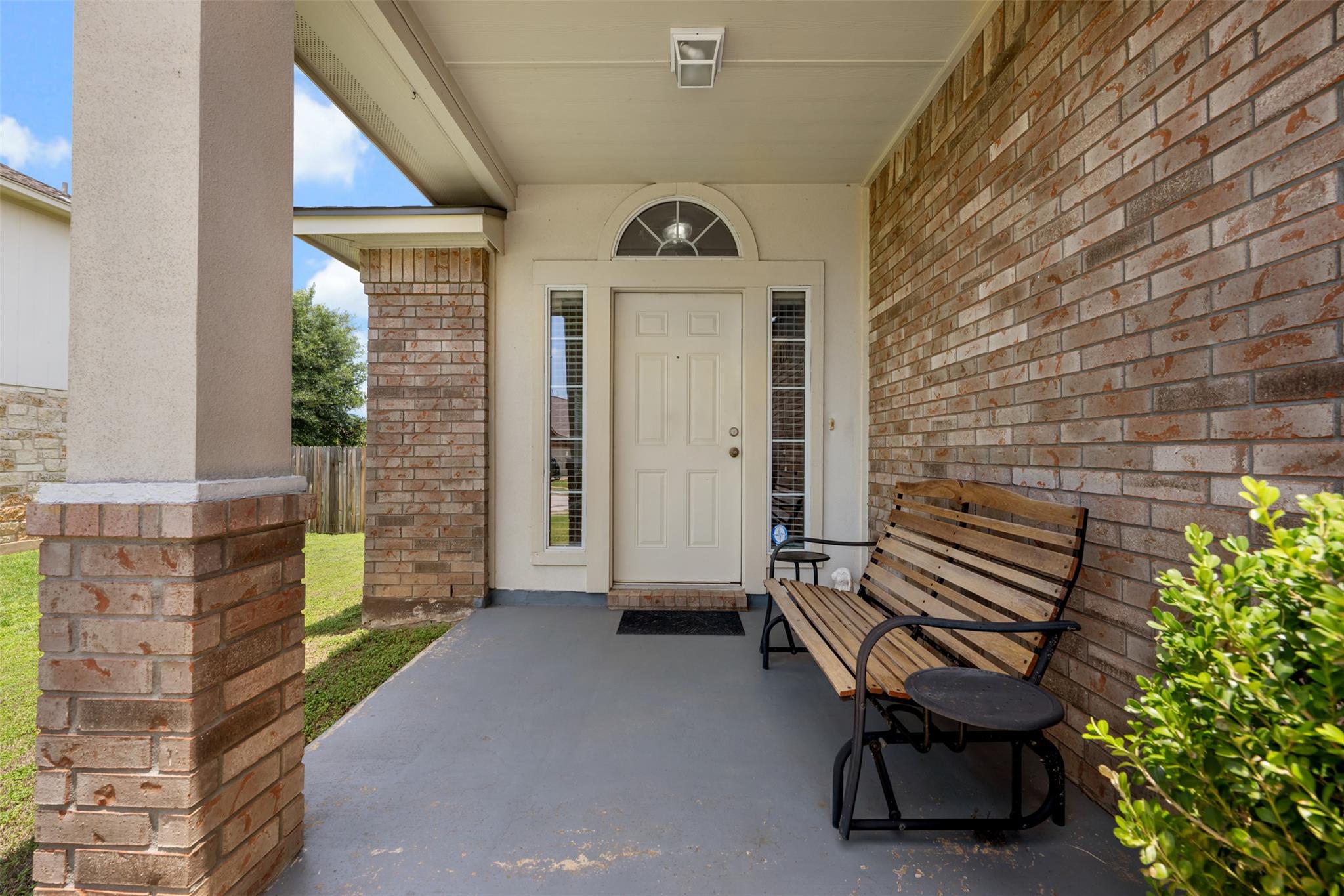 1004 Whitley DR