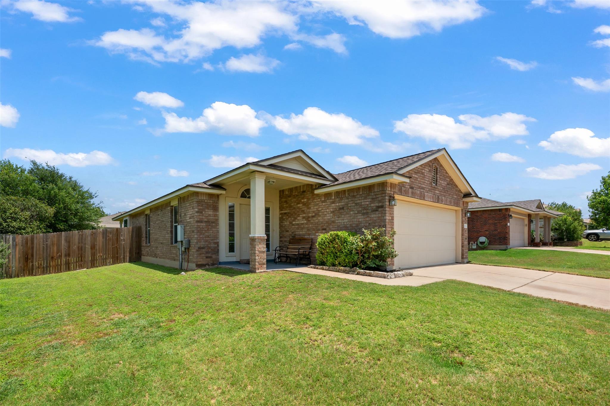 1004 Whitley DR