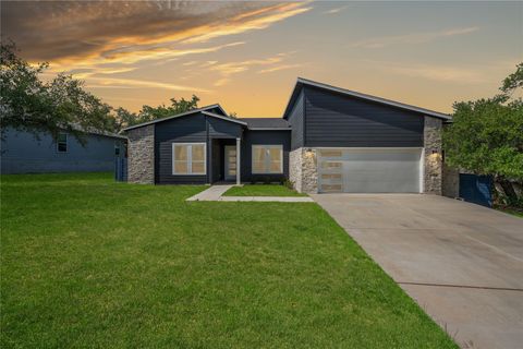 Photo of 21811 Oxford DR, Lago Vista, TX 78645 (MLS # 8165477)