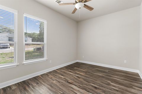 Tiny photo for 21811 Oxford DR, Lago Vista, TX 78645 (MLS # 8165477)