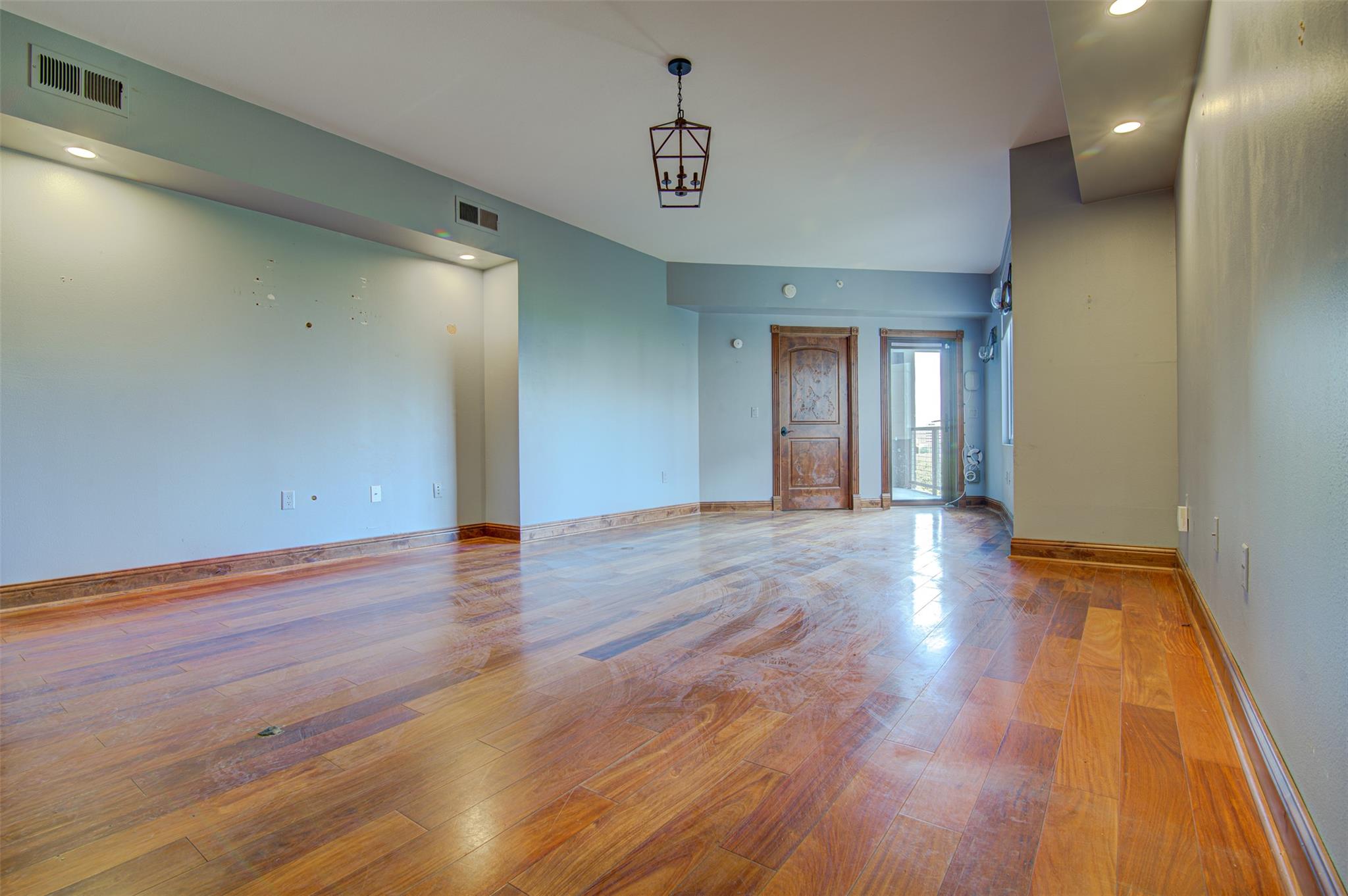 54 Rainey ST 706