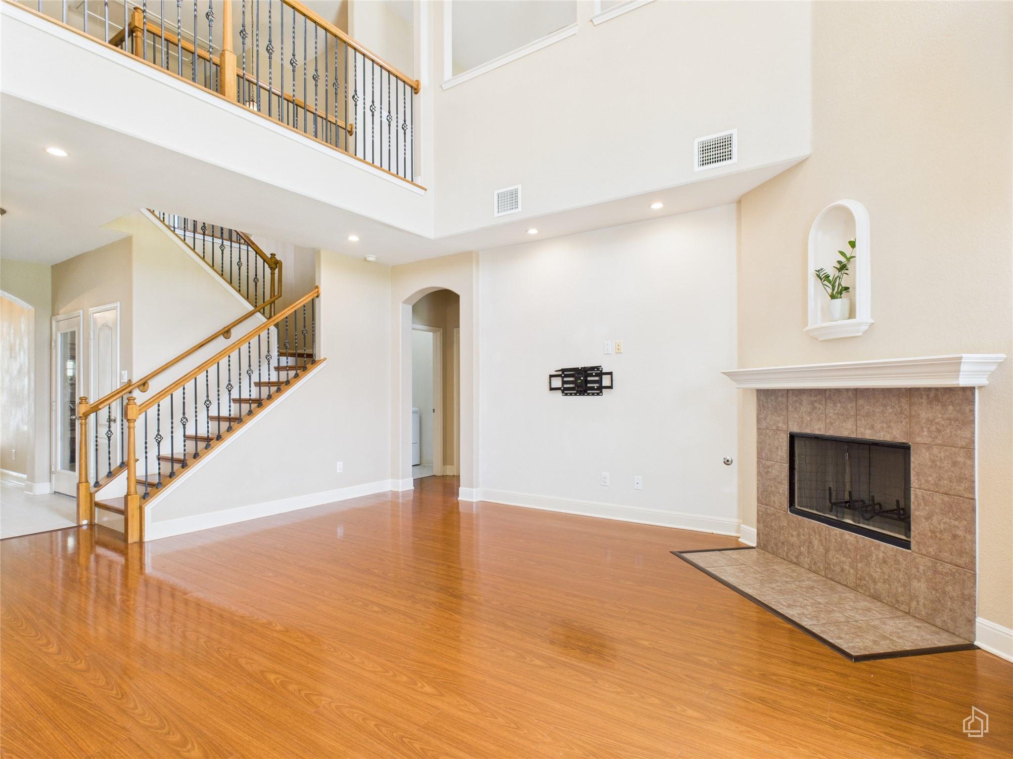 2504 Alexander CT
