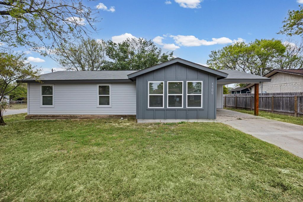 Photo of 1100 Monte Vista DR, Lockhart, TX 78644 (MLS # 9647597)