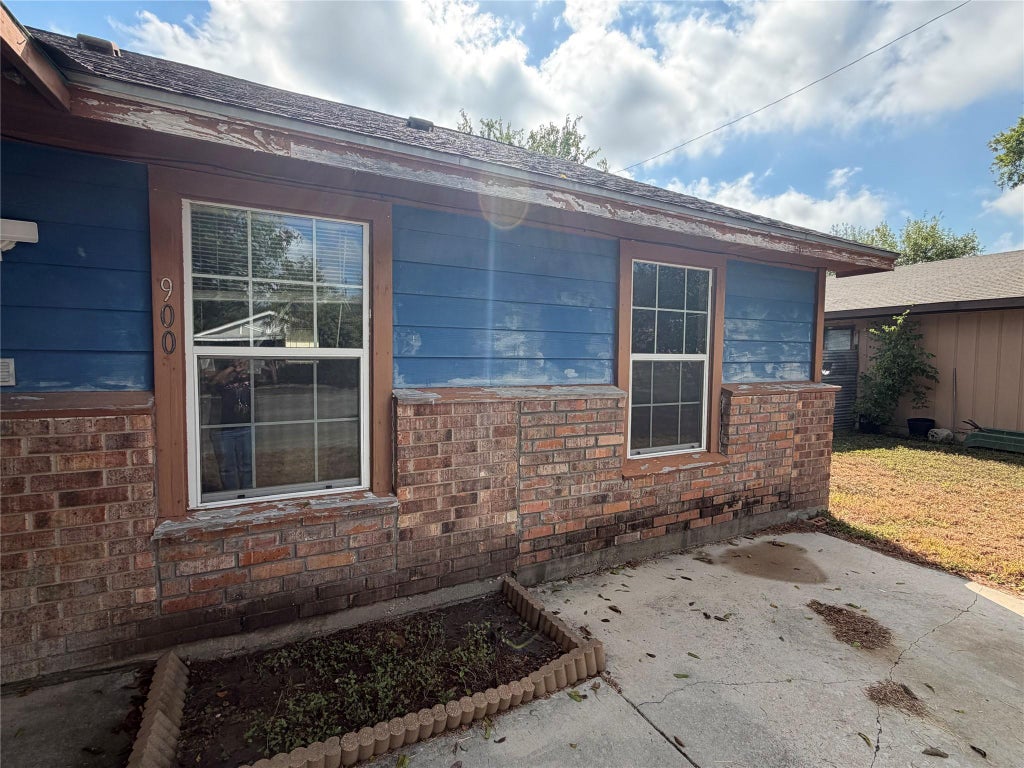 Photo of 900 Lee LN, Lockhart, TX 78644 (MLS # 4234163)