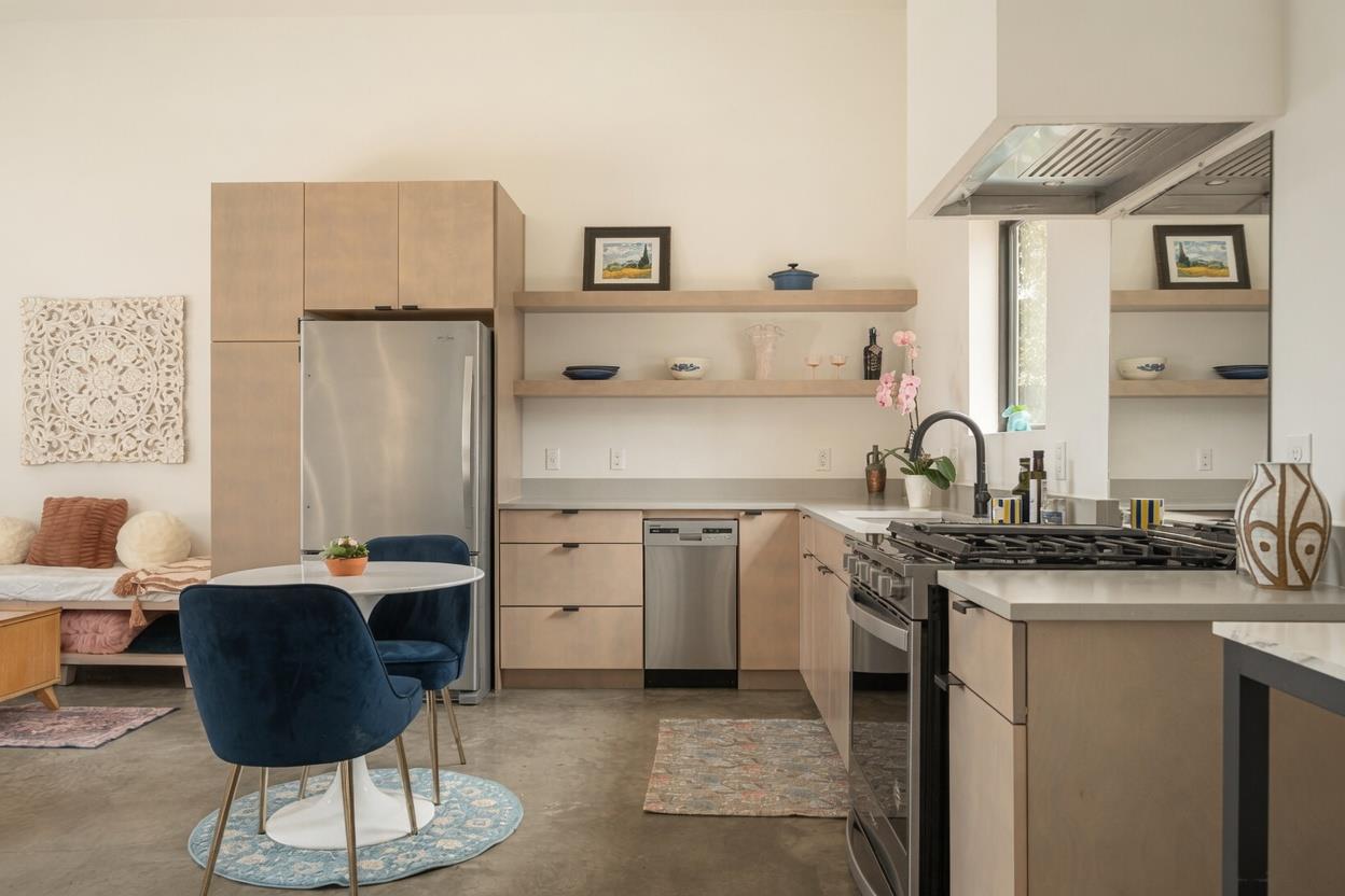 804 W Annie ST 2