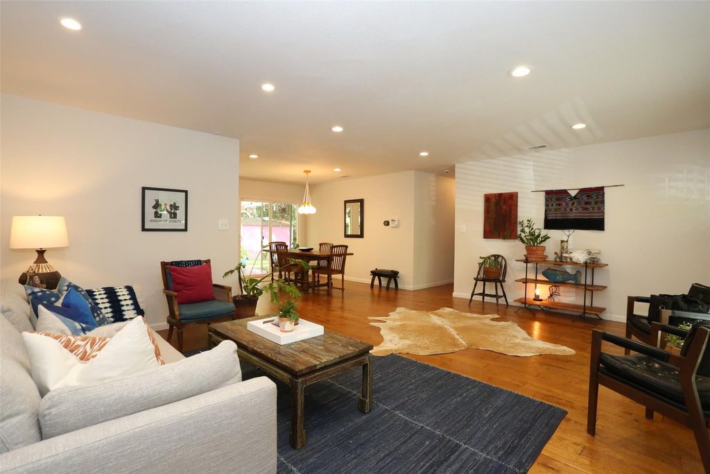Photo for 910 Emerald Wood DR, Austin, TX 78745 (MLS # 7691389)