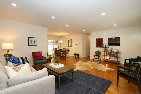 Photo of 910 Emerald Wood DR, Austin, TX 78745 (MLS # 7691389) Photo of 910 Emerald Wood DR, Austin, TX 78745 (MLS # 7691389)