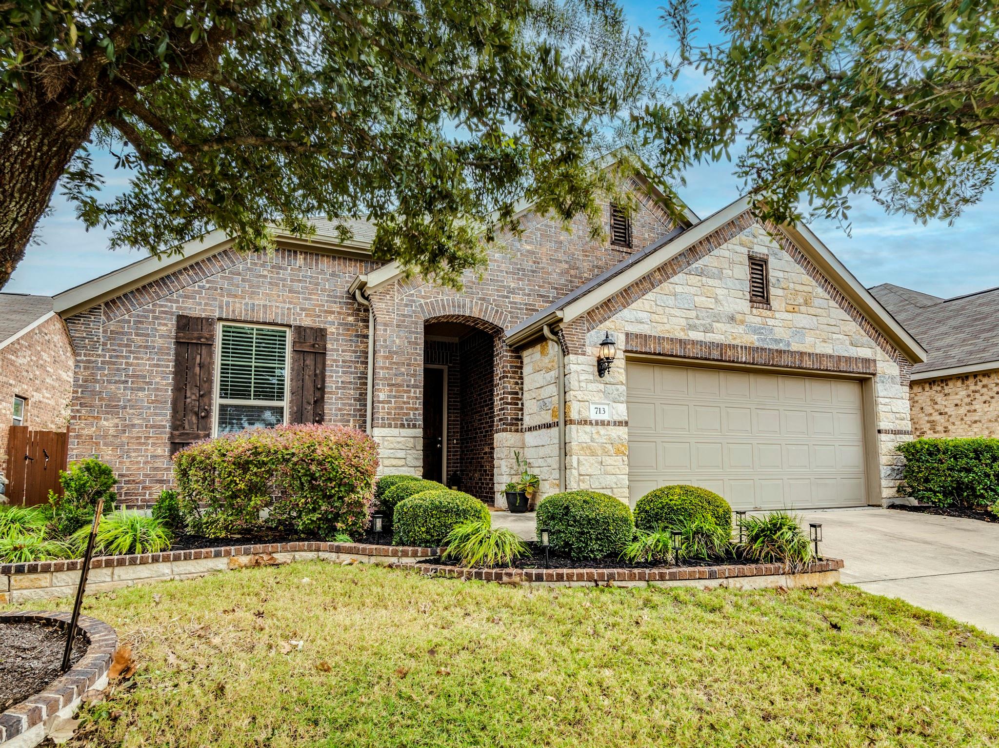 713 Vista Gardens DR