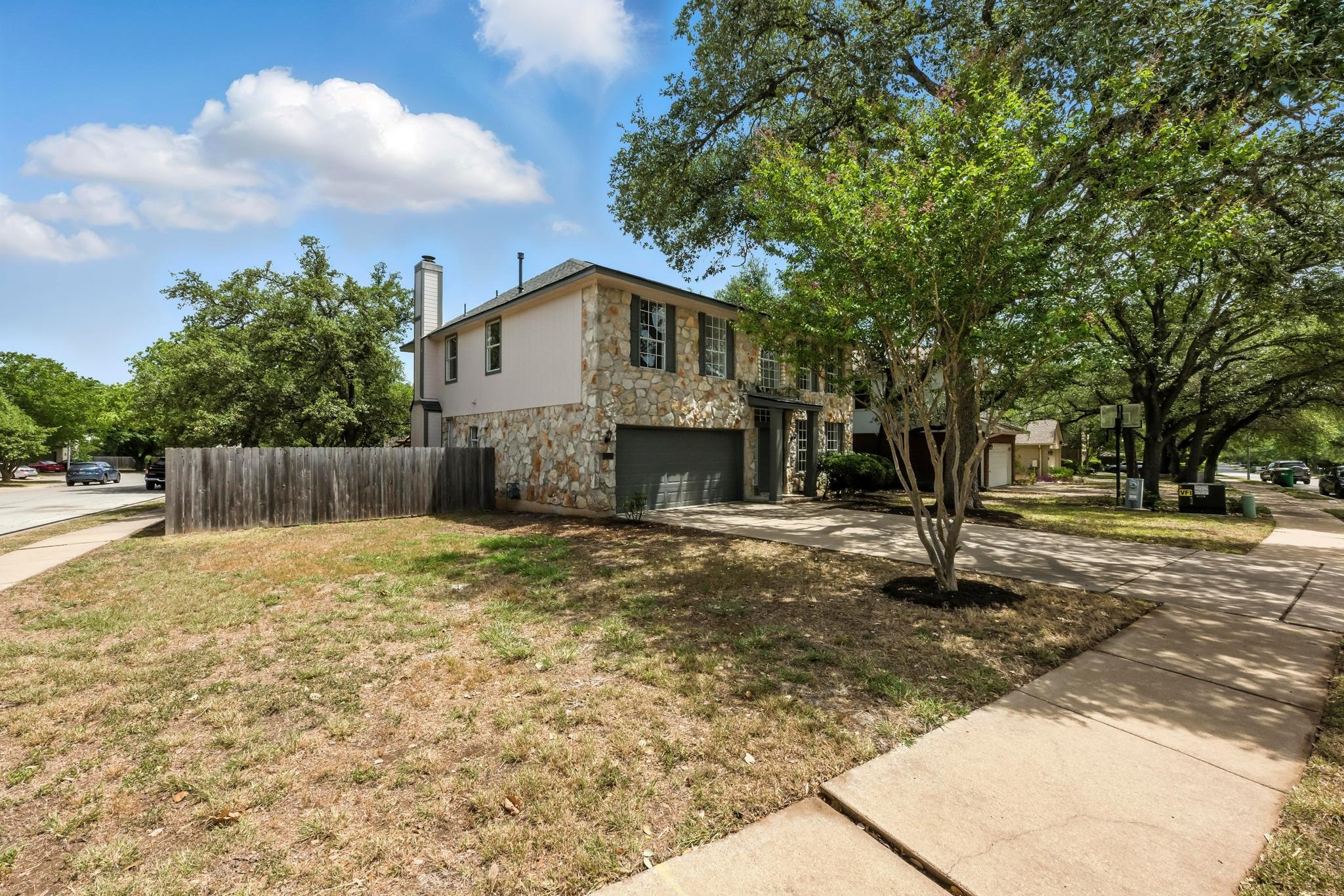 2113 Lobelia DR