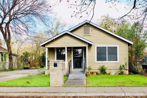 Photo of 4704 Gonzales ST, Austin, TX 78702 (MLS # 8721235)